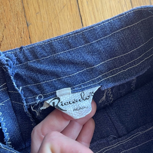 SOLD | 70s Vintage Floral Embroidered Ricardo Acapulco Bell Bottom Jeans - Picture 7 of 13